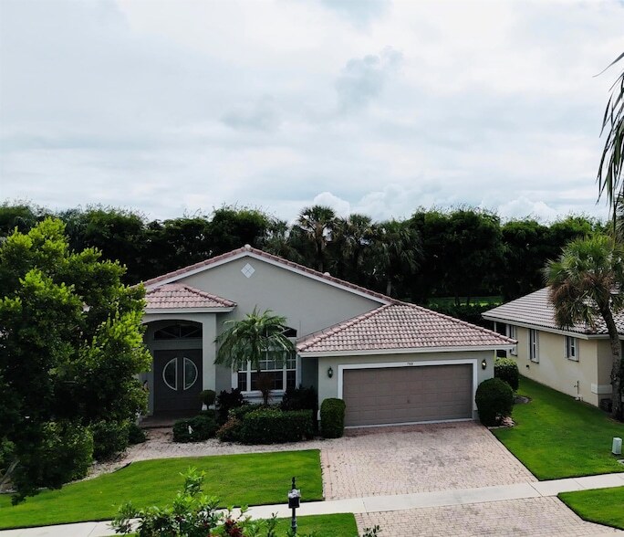 7308 Falls Rd E in Boynton Beach, FL - Building Photo