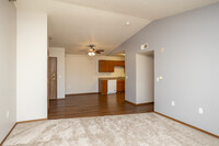 Eastern Hills Apartments in Sioux Falls, SD - Building Photo - Building Photo