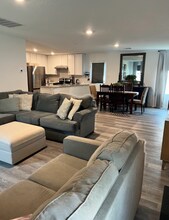 5913 Antonio Pl in Seguin, TX - Foto de edificio - Building Photo