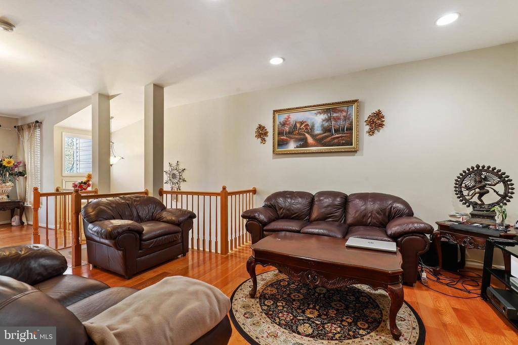20871 Grisdale Terrace in Sterling, VA - Building Photo