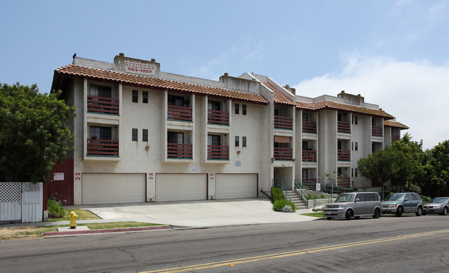 Santa Fe Manor in San Diego, CA - Foto de edificio - Building Photo