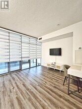 33 Charles St E in Toronto, ON - Building Photo - Building Photo