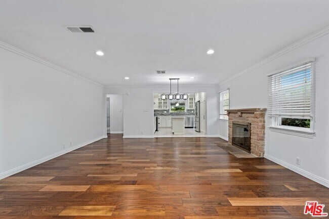 3325 S Bentley Ave in Los Angeles, CA - Building Photo - Building Photo