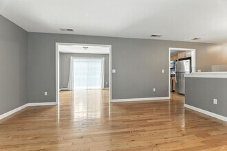 221 Griffin Rd in Suffield, CT - Building Photo - Building Photo
