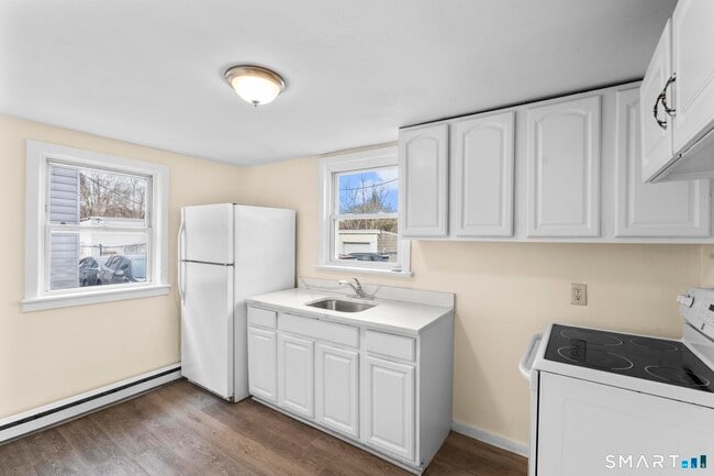 313 High St in New Britain, CT - Foto de edificio - Building Photo