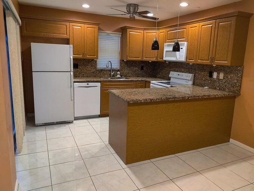 9370 SW 61st Way in Boca Raton, FL - Building Photo