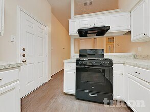 1934 Creston Dr in Spring, TX - Foto de edificio - Building Photo