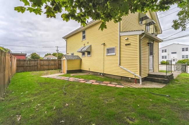 23 Slade St in Pawtucket, RI - Building Photo - Building Photo