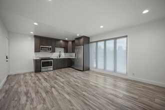 451 N Coronado St, Unit 4 in Los Angeles, CA - Building Photo - Building Photo