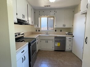 1413 Lucchesi Ln in Modesto, CA - Building Photo - Building Photo