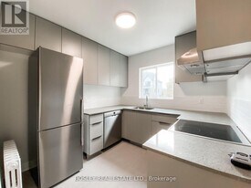 14 Wadsworth Blvd in Toronto, ON - Building Photo