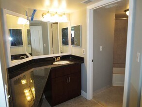 2871 N Oakland Forest Dr in Oakland Park, FL - Building Photo - Building Photo