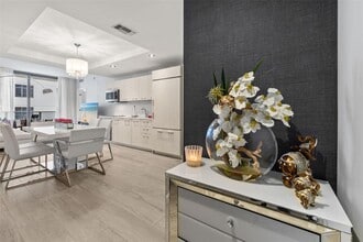 55 SW 9th St in Miami, FL - Building Photo - Building Photo