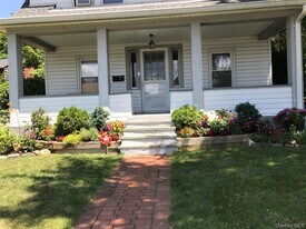 15 Maple Grove St in Great Neck, NY - Building Photo