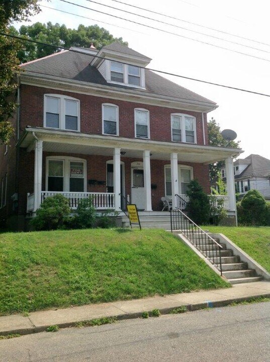 228 Shafer Ave, Unit 1 in Phillipsburg, NJ - Building Photo