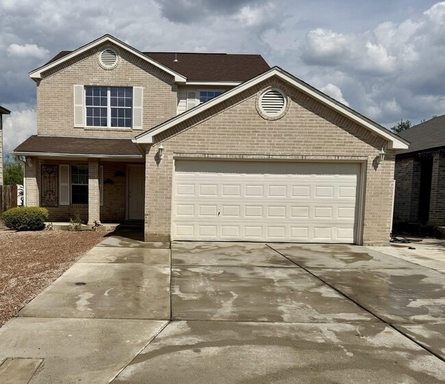 2316 Old Spanish Trail in Laredo, TX - Building Photo - Building Photo