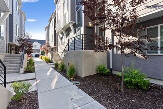 15073 Halter Wy in Bluffdale, UT - Building Photo - Building Photo