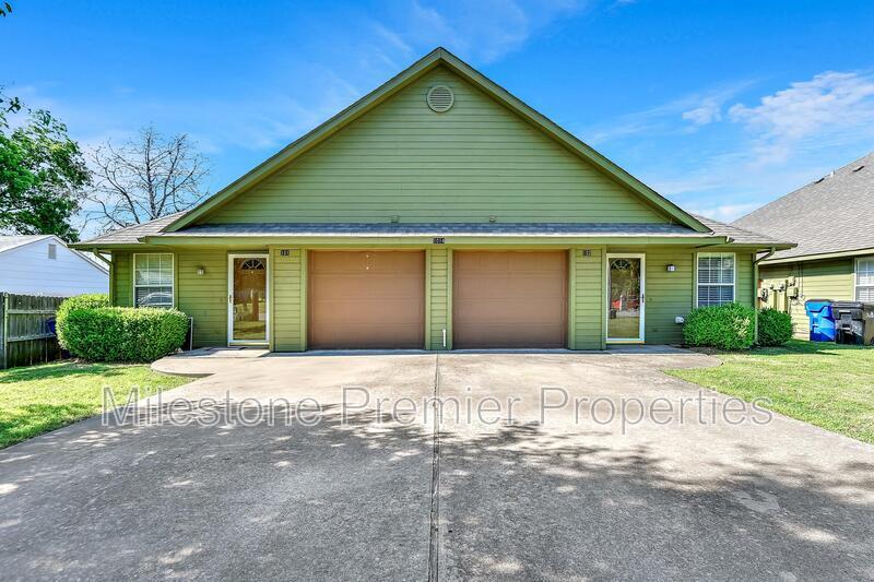 1026 W Coffin St in Denison, TX - Building Photo