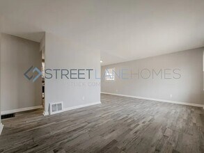 1052 Renshaw Dr in Ferguson, MO - Building Photo - Building Photo