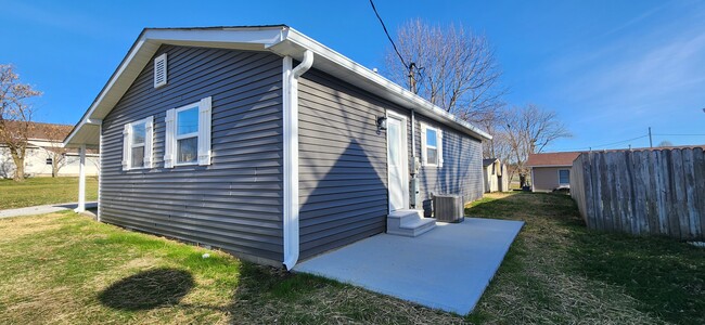 1007 S Crown St in Greencastle, IN - Foto de edificio - Building Photo