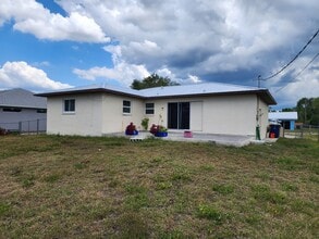 13032 Ninth St in Ft. Myers, FL - Building Photo - Building Photo