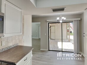 2962 Woodpine Cir in Sarasota, FL - Building Photo - Building Photo