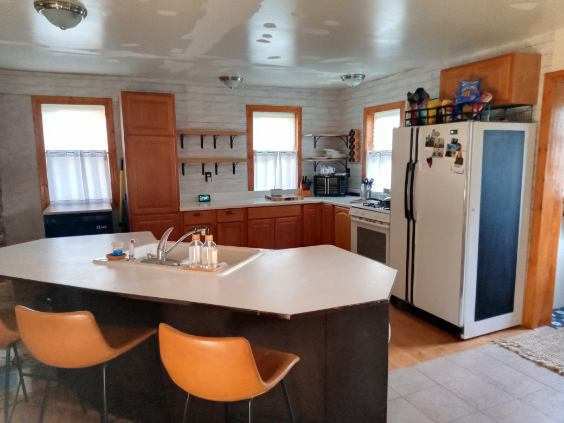 property at 913 2nd St SE
