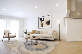 11020 Hesby St, Unit 1 in Los Angeles, CA - Foto de edificio - Building Photo