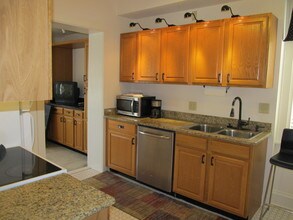 326 W 2nd St in Muscatine, IA - Building Photo - Building Photo
