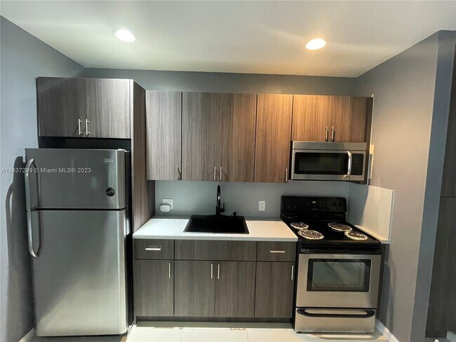 20 NW 45th St-Unit -A in Miami, FL - Building Photo - Building Photo