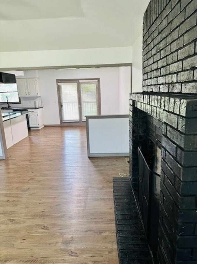property at 314 W Aven Ave