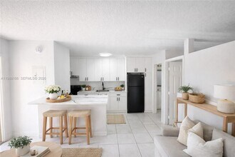 4081 N Dixie Hwy in Oakland Park, FL - Foto de edificio - Building Photo