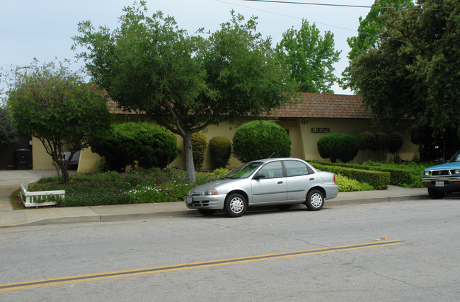 557 Alberta Ave in Sunnyvale, CA - Building Photo - Building Photo