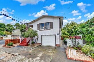 153 Vaqueros Ave in Rodeo, CA - Foto de edificio - Building Photo