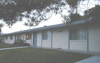 Tracy Sunrise Apartments in Tracy, CA - Building Photo - Building Photo