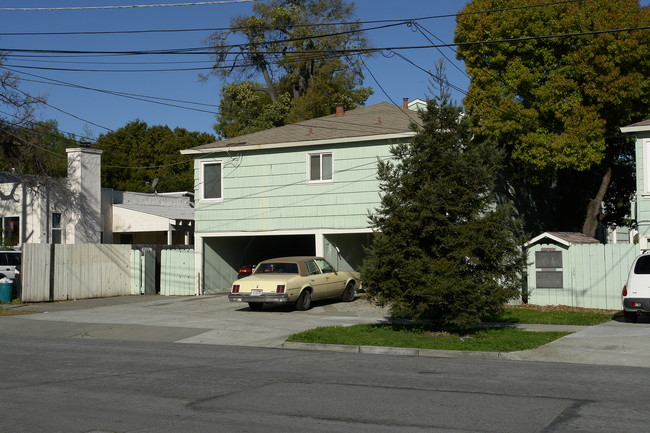 439 Alden St in Redwood City, CA - Foto de edificio - Building Photo