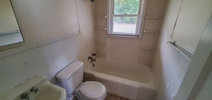 4406 Trinity Ave in Greensboro, NC - Building Photo - Building Photo