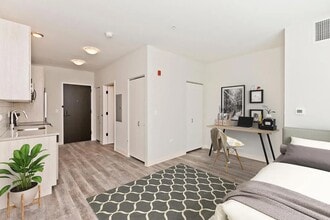 94 Christopher St in New York, NY - Foto de edificio - Building Photo