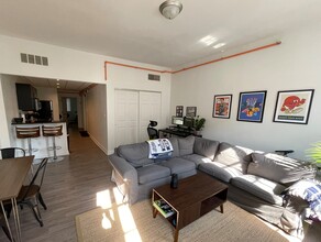 1019 Main St, Unit 3 in Cincinnati, OH - Building Photo - Building Photo