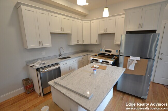 30 Murdock St, Unit 5 in Boston, MA - Building Photo - Building Photo
