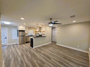 9121 Lazydale Ln in Houston, TX - Building Photo - Building Photo