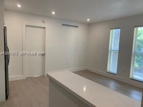 6310 SW 79th St in South Miami, FL - Foto de edificio - Building Photo