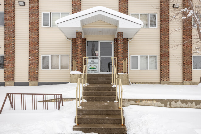 Westlake Apartments in Strathmore, AB - Building Photo - Building Photo