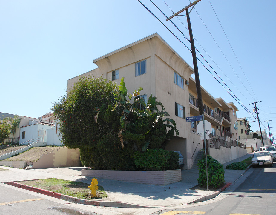 4200 Oakwood Ave in Los Angeles, CA - Building Photo