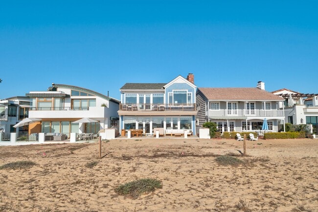 1514 E Oceanfront in Newport Beach, CA - Building Photo - Building Photo