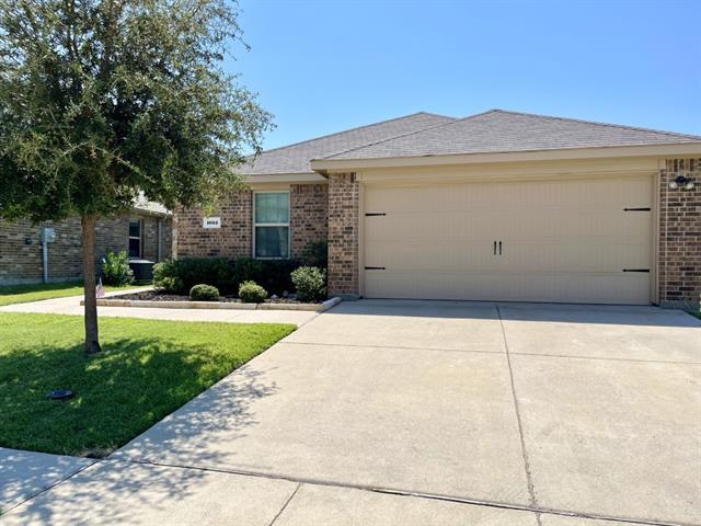 1052 Decker Dr in Fate, TX - Building Photo