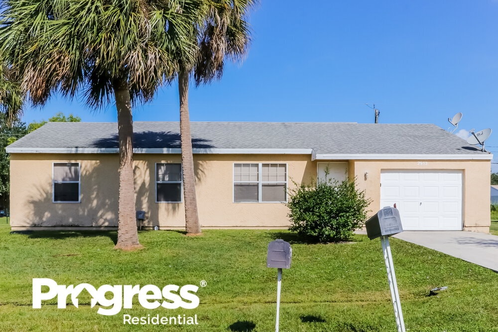 2913 SE Ironton Ave in Port St. Lucie, FL - Building Photo
