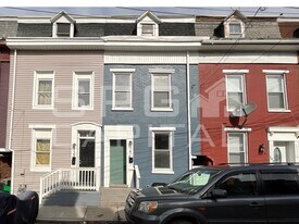 141 E Maple St in York, PA - Building Photo