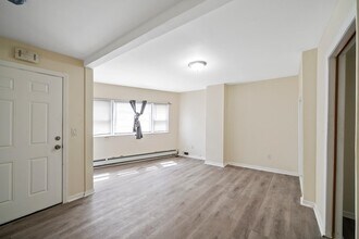 687 Summit Ave in Jersey City, NJ - Building Photo - Building Photo