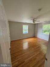 221 Llewelyn Ln in Huntingtown, MD - Building Photo - Building Photo